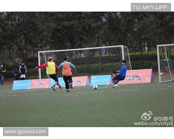 足球明星邱卫国的精彩瞬间与个人风采照片分享