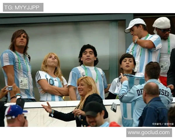 足球明星黑白合照展现经典瞬间与不朽传奇的视觉盛宴